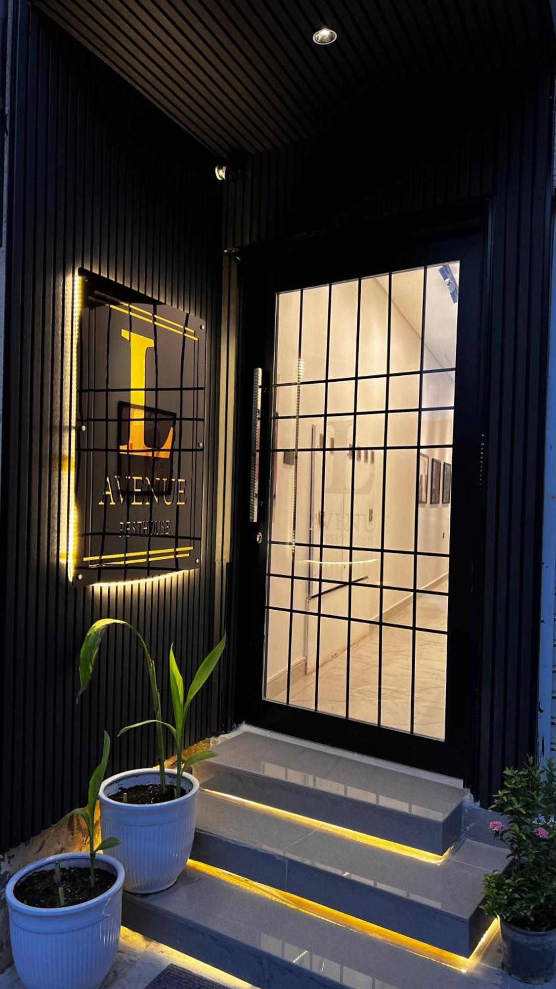 尼兹瓦Lavenue Resthouse公寓 外观 照片